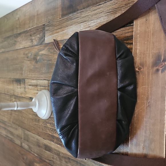 The Sak‎ Stylish Brown and Black Leather & Leopard Print Women's Crossbody Bag. - Picture 8 of 9